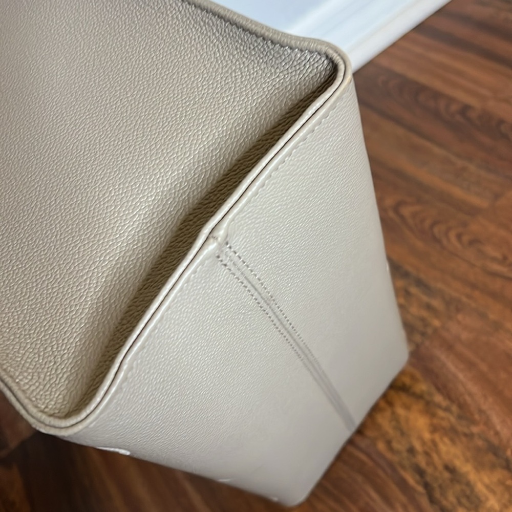 Louis Vuitton Gray Tote Bag with Monogram Design - Picture 7 of 13